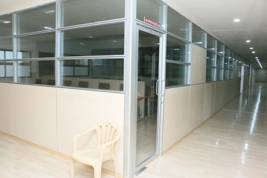 Atmiya Institute for Management Studies, Atmiya University Rajkot Computer Lab photo 2